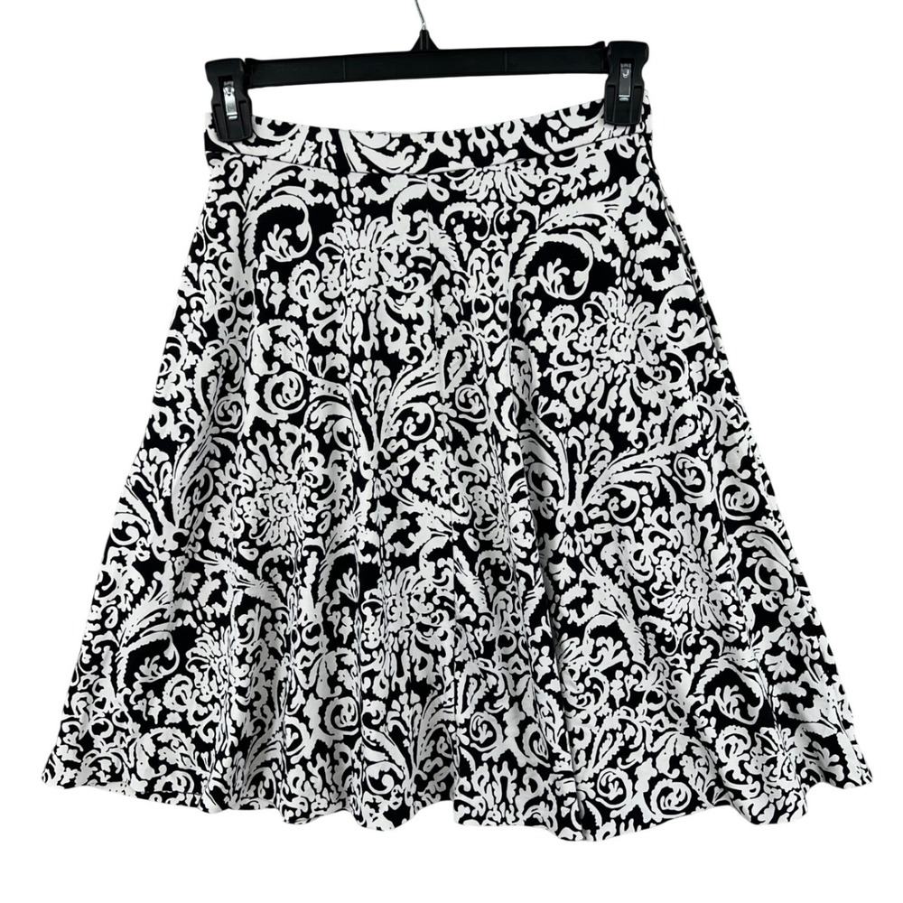 Adrienne Vittadini Skater Skirt‎ Size S Black White Damask Pockets Stretch Mod